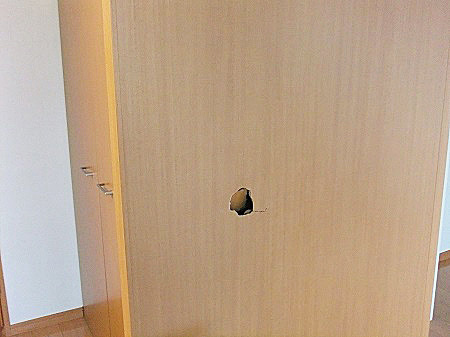 拳大のドアの穴直し方、修理方法.jpg